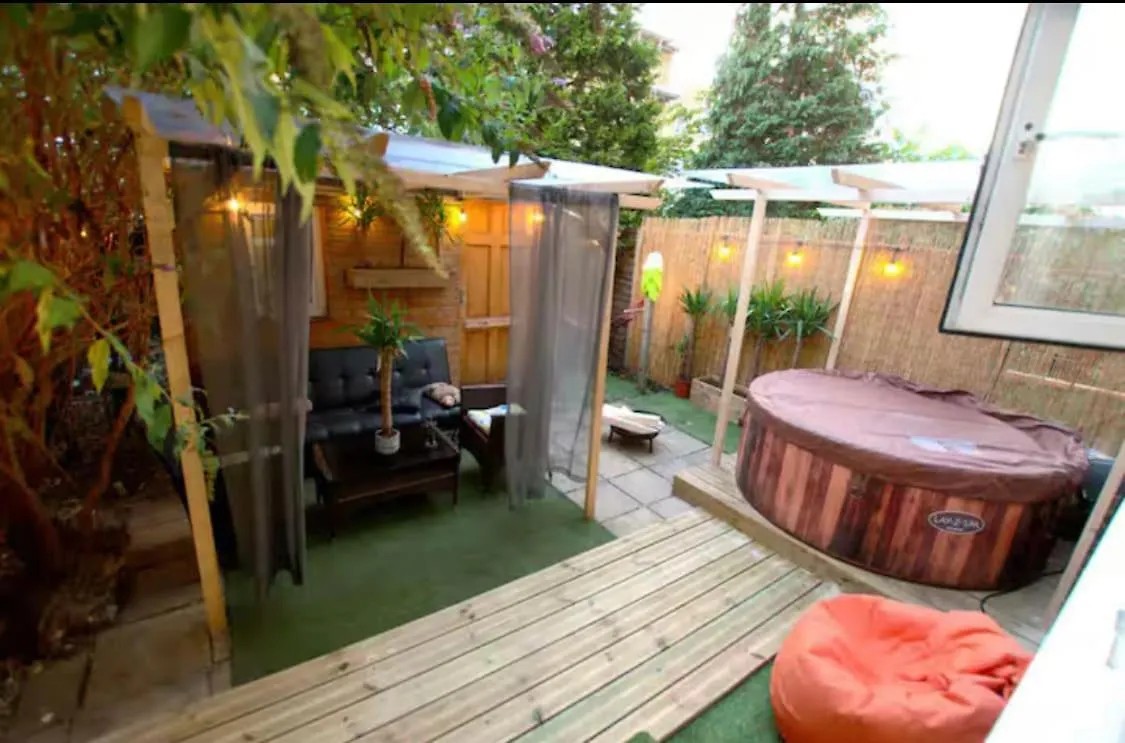 The Serene Residence With Hot Tub, Sauna And Cinema Experience London 0*,