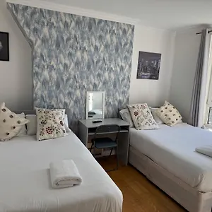 Budget Grey House Londyn