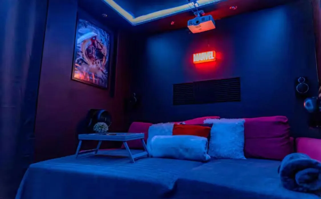 The Serene Residence With Hot Tub, Sauna And Cinema Experience Londen Vakantiehuis